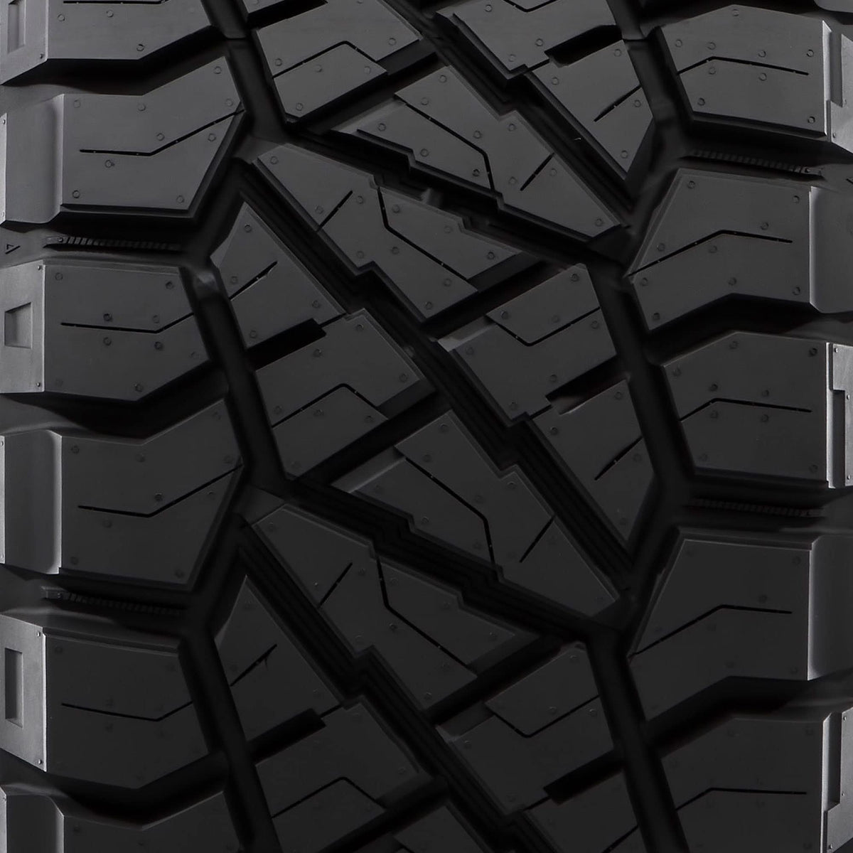 275/55R20 117T XL BW L712502