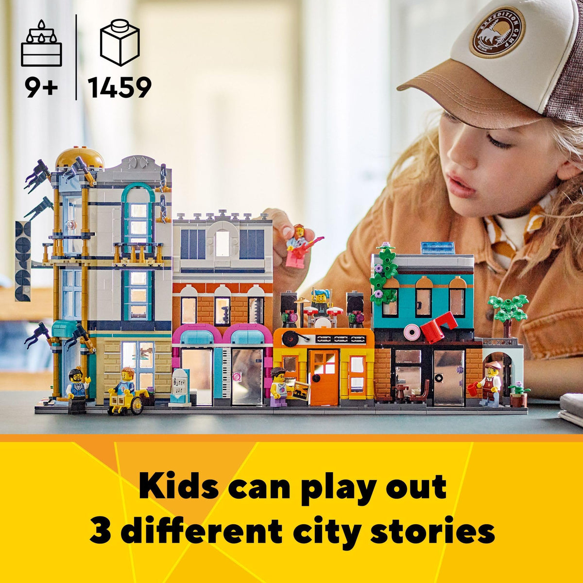 Building Toy Set, 3 in 1 City Art Deco Building, Market Street Hotel, Café Music Store and 6 Minifigures Q567008